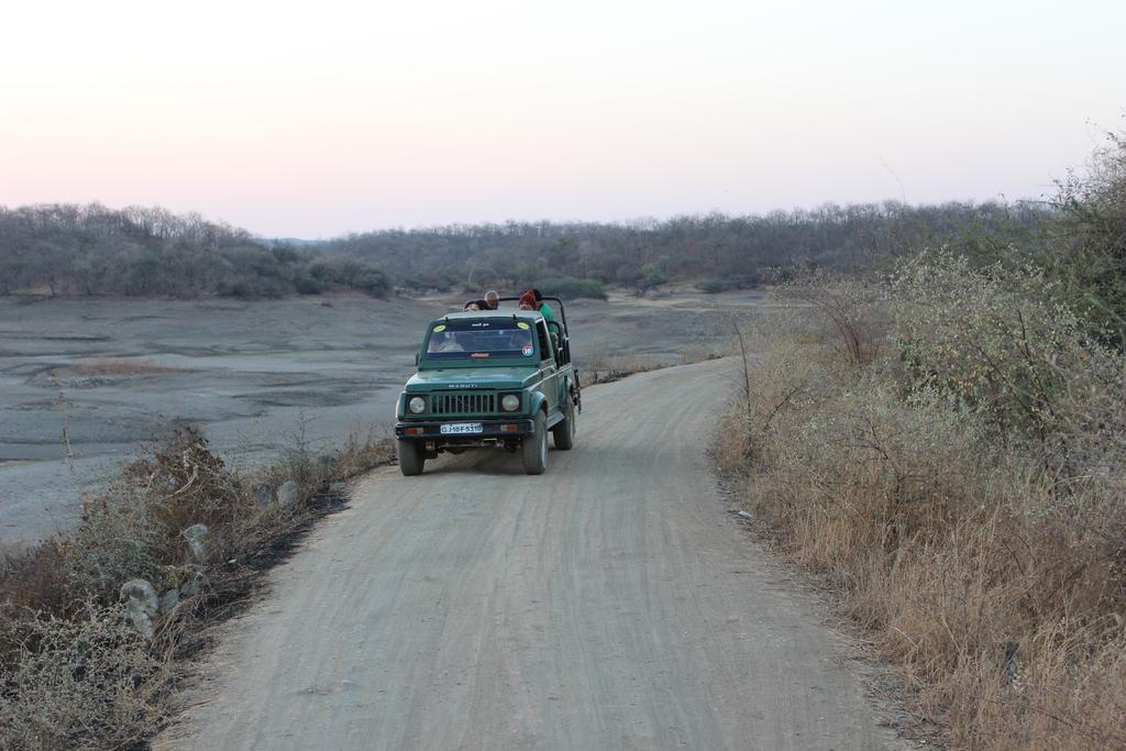 Gir Jungle Lodge Гирский лес Экстерьер фото